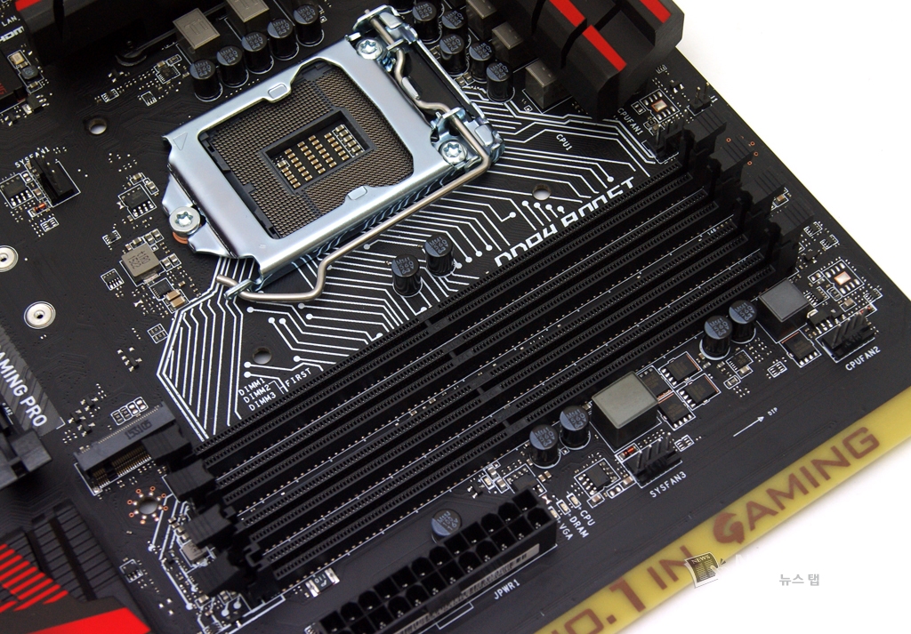 인텔 6세대 프로세서는 LGA1151 소켓을 사용하기 때문에 기존 9시리즈 메인보드와는 호환되지 않는다