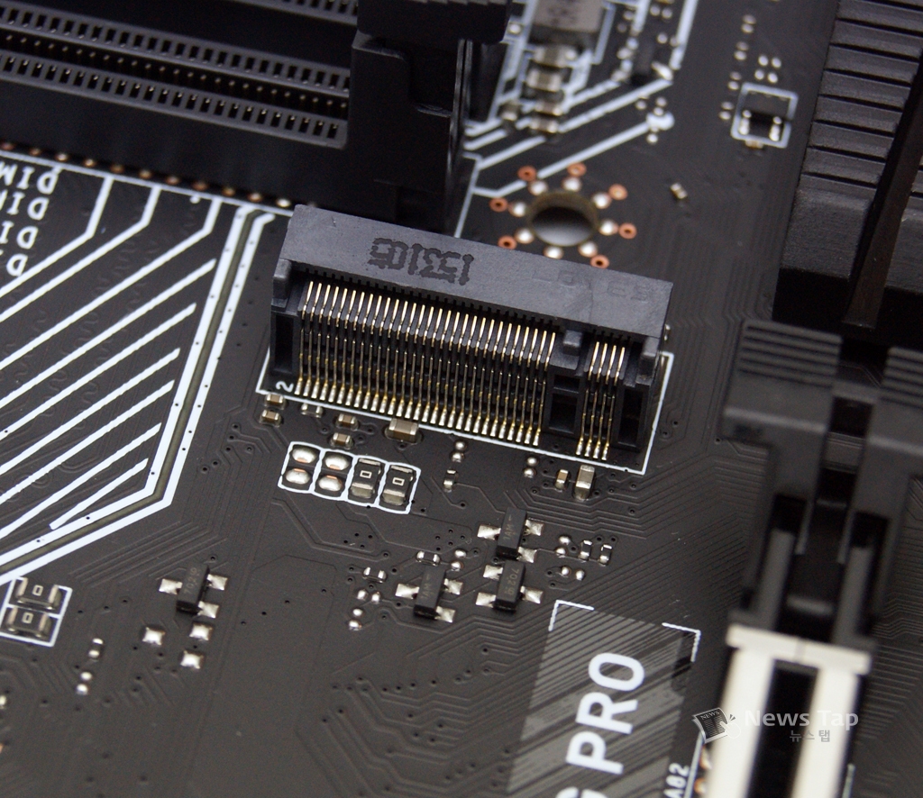 기존 M.2 보다 더 빠른 32Gb/s의 속도를 제공하는 TWIN TURBO M.2 슬롯을 탑재