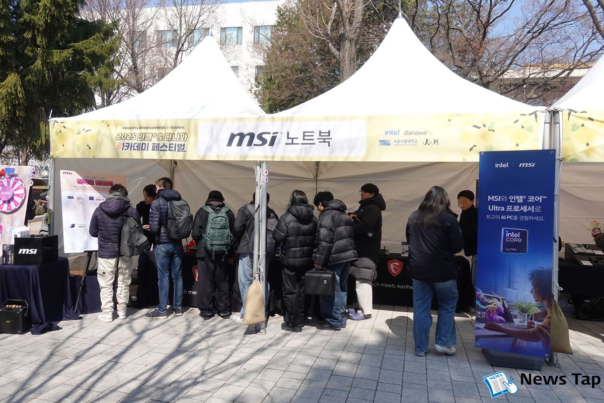 많은 대학생이 MSI 노트북 부스를 찾았다.