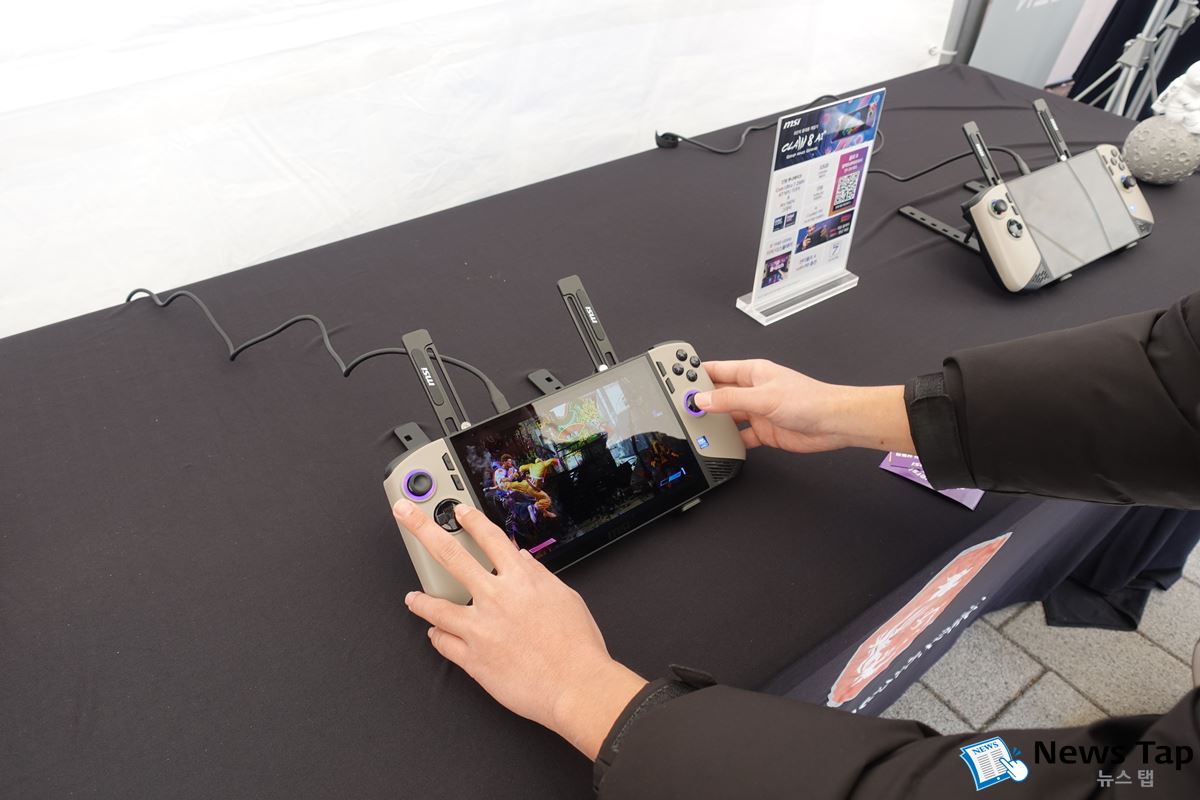 작지만 어디서든 게임을 플레이할 수 있는 강력한 성능의 MSI 클로를 대학생들이 직접 체험할 수 있었다.