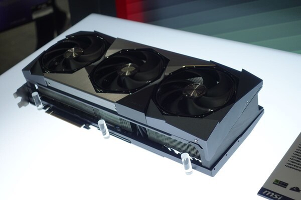 RTX 5090 슈프림 SOC D7 32GB 하이퍼프로져