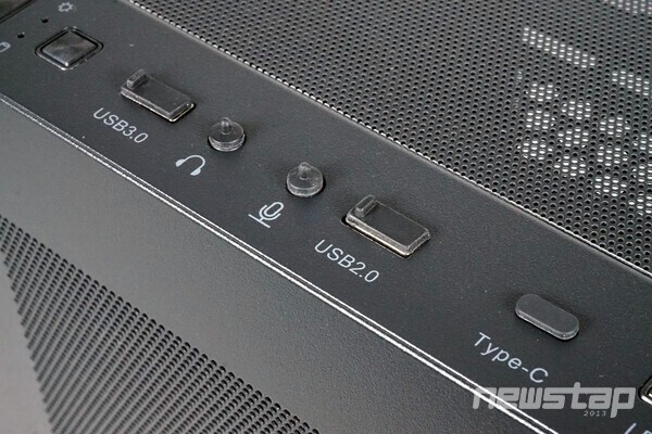 주요 포트는 고무 마개를 이용해 내부 이물질 유입을 방지한다.