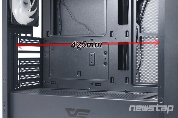 그래픽카드는 최대 425mm 길이까지 쓸 수 있다.