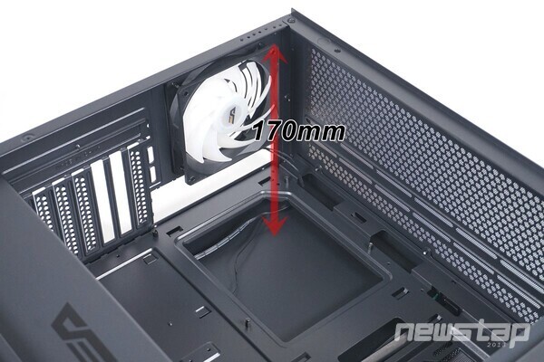 CPU 쿨러는 최대 높이 170mm까지 장착할 수 있다.