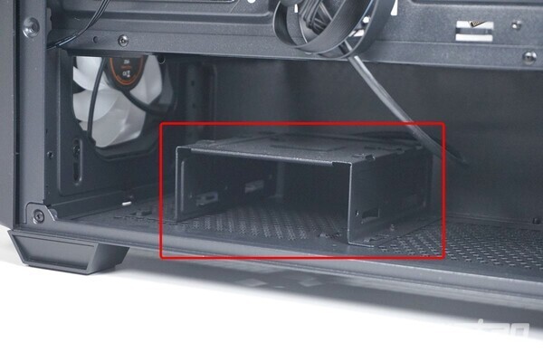 HDD와 SSD를 장착할 수 있는 멀티 브라켓