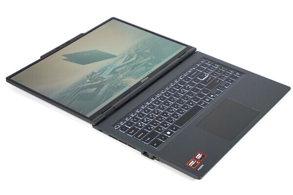 화면을 180도 펼칠 수 있다.