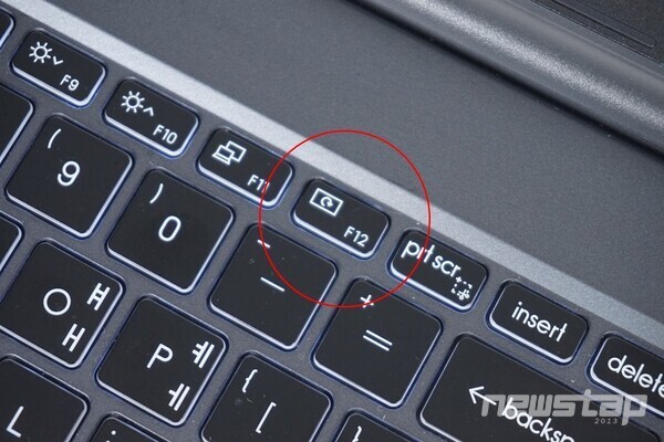 ‘플립 앤 쉐어(Flip & Share)’ 기능이 있어 F12 키 한 번만 눌러 화면을 즉시 돌릴 수 있다.