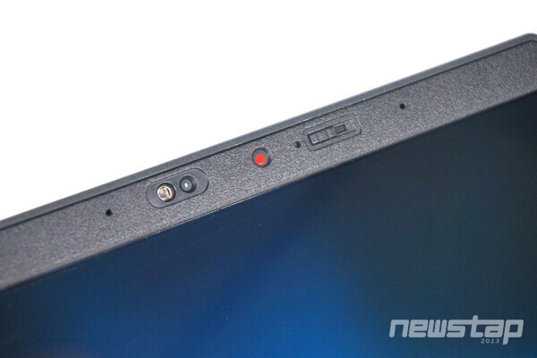 IR 기능이 포함된 웹캠이 있다. 물리적 커버를 적용해 사생활 침해를 예방할 수 있다.