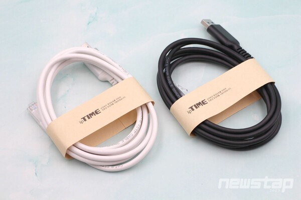 ipTIME U2LAN은 블랙과 화이트 등 두 가지 컬러가 있다.