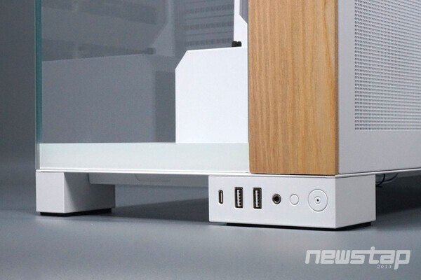 I/O 포트는 하단에 있다.