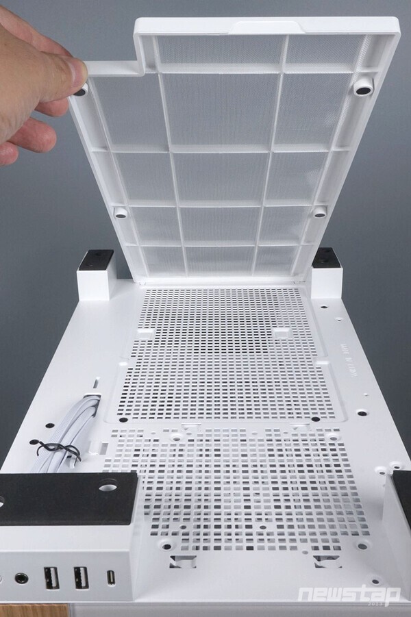 쉽게 분리할 수 있는 먼지 필터