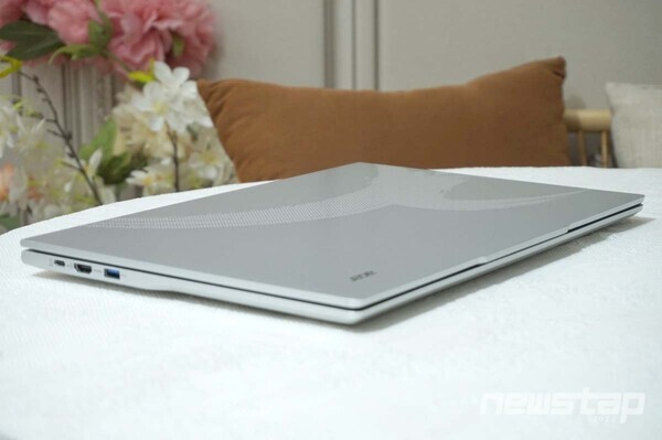 18.9mm에 불과한 얇은 두께를 가지고 있다.