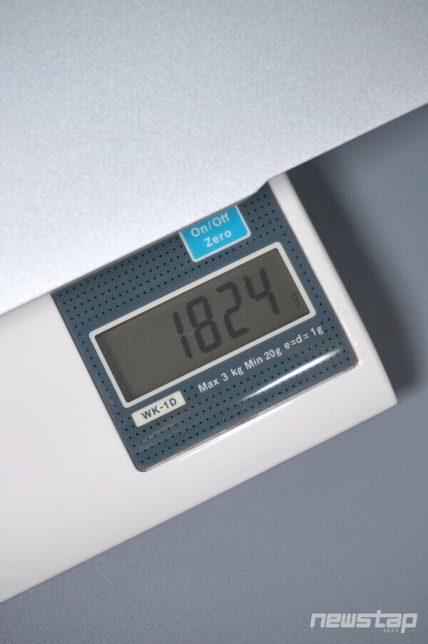 가정용 저울로 직접 측정해보니 1.824kg이다. 