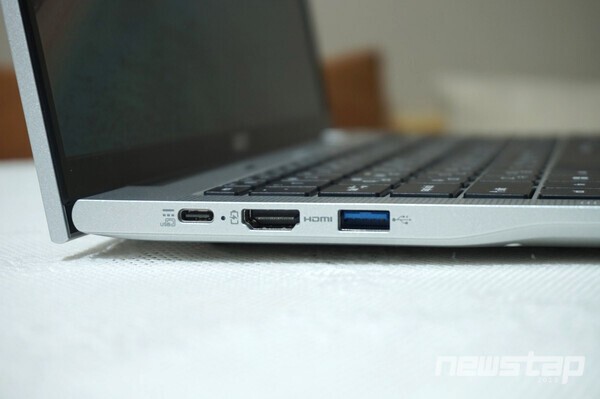 노트북 좌측 I/O 포트