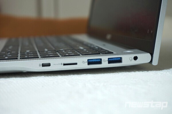 노트북 우측 I/O 포트