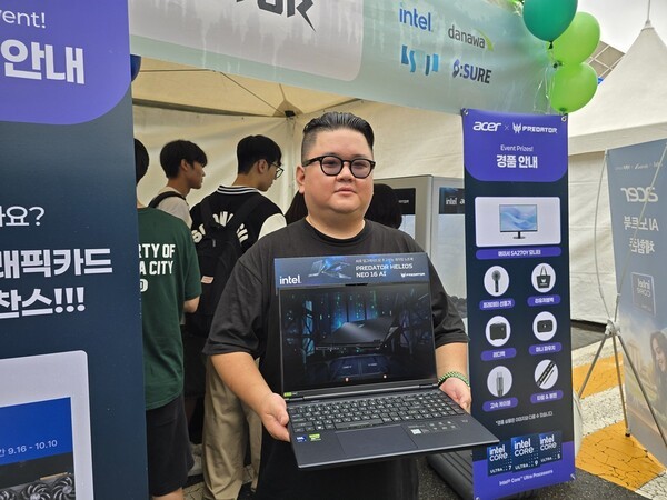 이번 행사에서 차세대 AI 게이밍 노트북 ‘프레데터 헬리오스 네오 16S AI’가 가장 주목을 받았다. 에이서 코리아 김홀철 부장이 ‘프레데터 헬리오스 네오 16S AI’ 노트북을 소개하는 모습