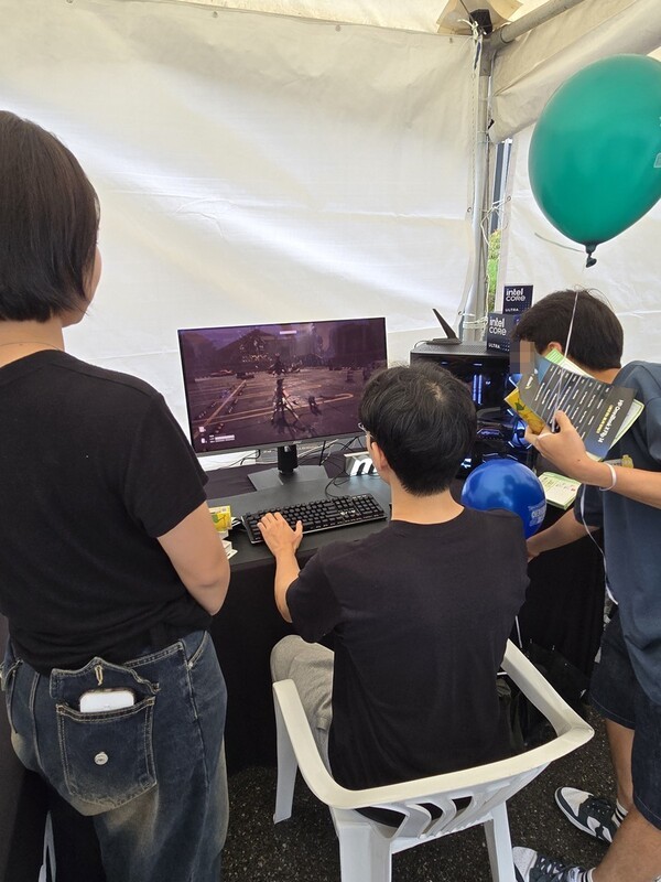 현장에서는 게임을 통해 MSI RTX 50 시리즈의 성능을 직접 확인할 수 있었다. 