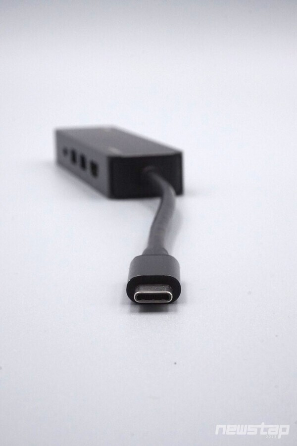 USB 타입C로 연결한다.