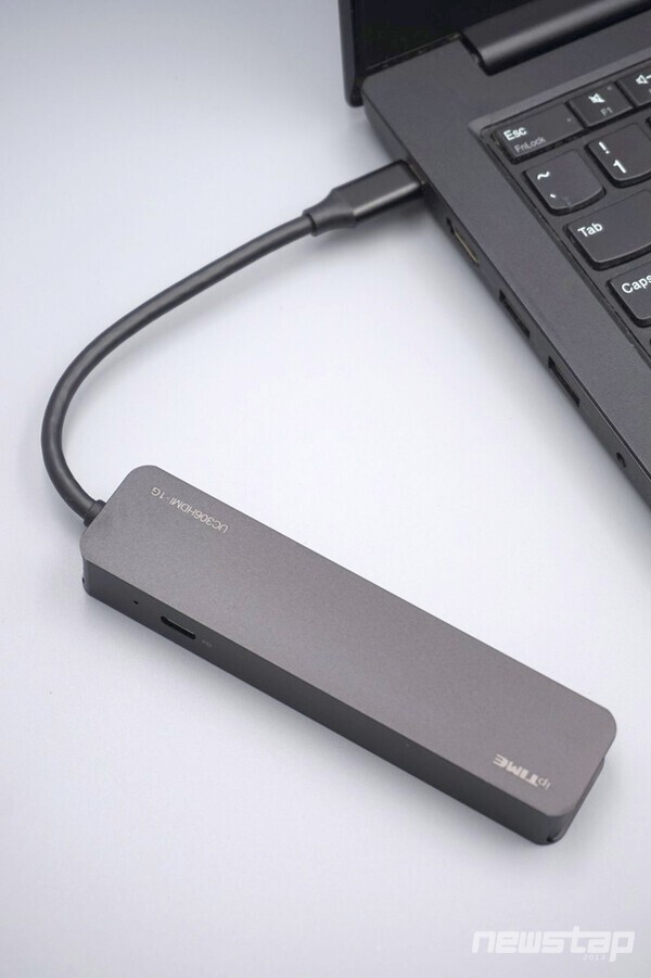 노트북에 연결한 모습