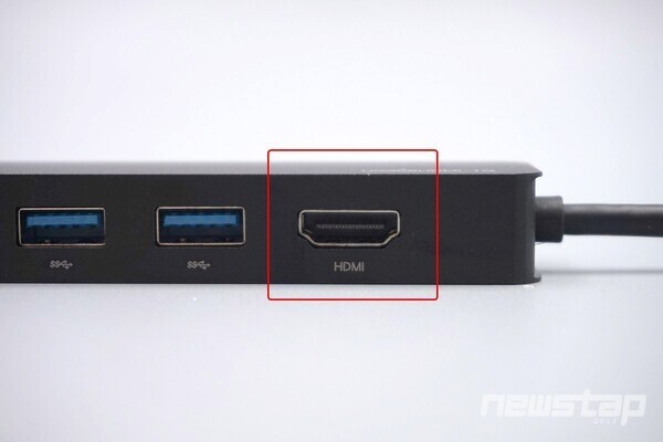 HDMI 포트로 외부 디스플레이와 연결할 수 있다.