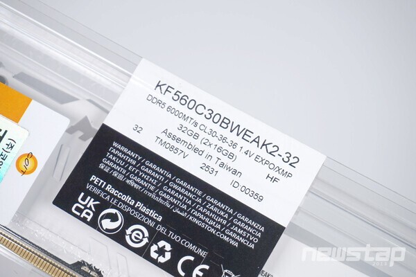 패키지에는 용량과 함께 6000MT/s의 데이터 전송 속도와 CL30-36-36의 타이밍이 표기되어 있다.