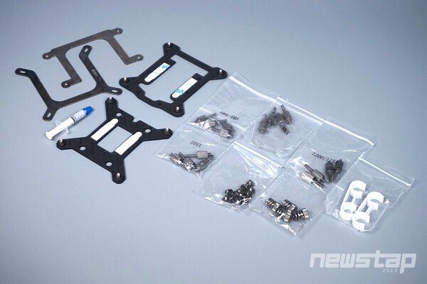 인텔 및 AMD에서 사용할 수 있는 다양한 구성품이 들어 있다.