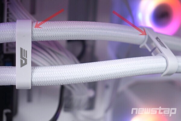 호스 정리용 전용 클립(2개)이 있다.