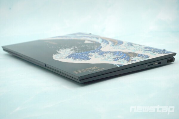 두께는 16.9mm로 얇다.