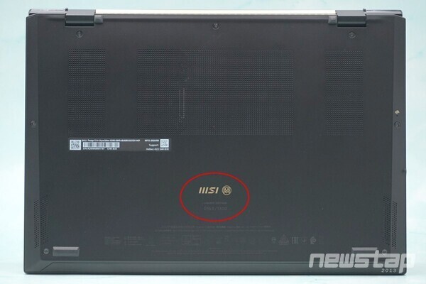 바닥에도 MSI와 OKADAYA의 공식 로고가 있으며 그 밑으로 고유의 한정판 번호가 부여되어 있다.