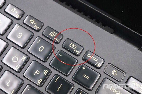 화면을 쉽게 180도 돌릴 수 있는 단축키가 있다.