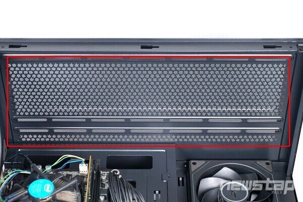 케이스 상단부에는 120mm 기준 3개 또는 140mm 기준 2개를 추가할 수 있다.