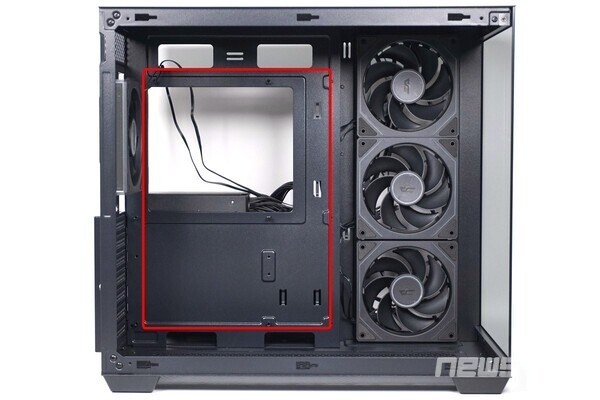 ATX부터 M-ATX, ITX 등 다양한 규격을 지원한다.