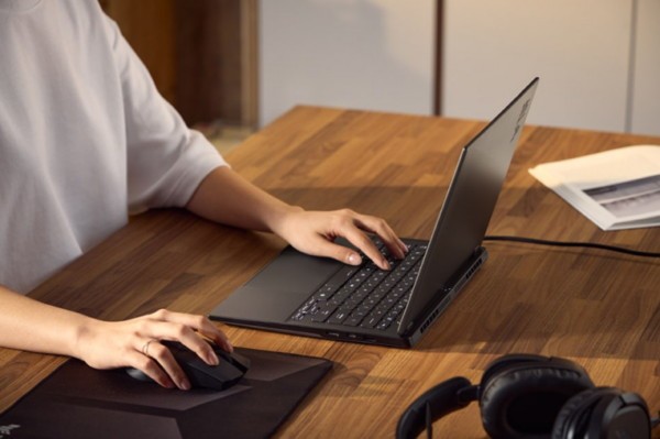 ASUS, 네이버 가정의 달 프로모션 참여… AI 노트북·게이밍 라인업 총출동